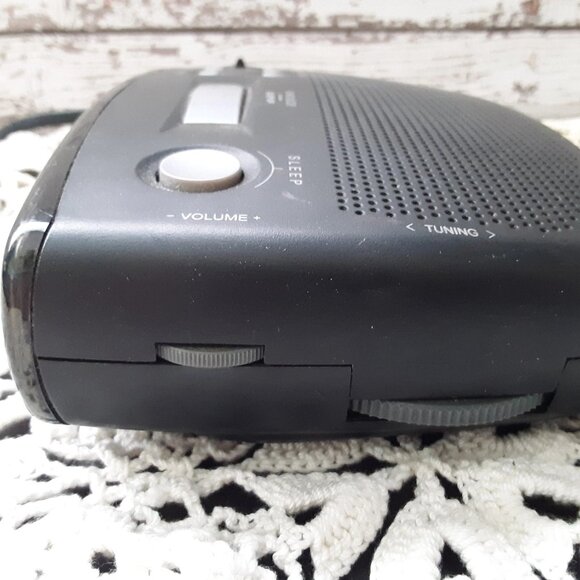 Vintage General Electric AM/FM Clock Radio 7-4836B - Picture 3 of 4